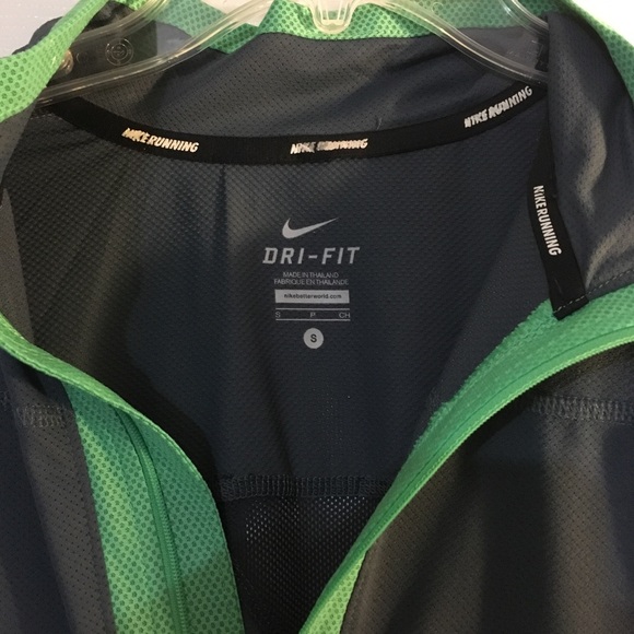 Nike Running Shirt - Picture 2 of 3